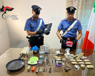 In casa sua aveva la ricetta per le droghe sintetiche, arrestato